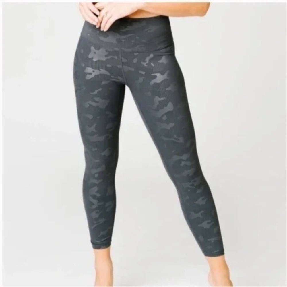 Zyia Active Silver gray battleship camo luxe high rise 7/8 leggings size 6 Small